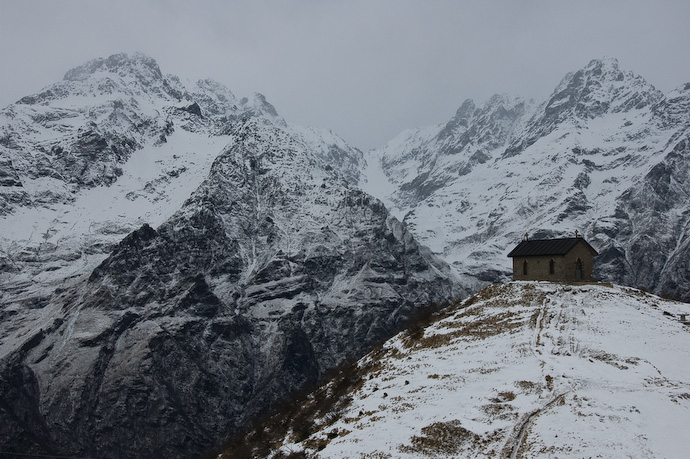 LA CHIESETTA AL PASSO DELLA MANINA LA CHIESETTA AL PASSO DELLA MANINA