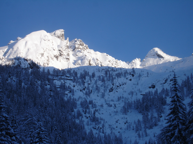 La Cima di Pescegallo 2328 m e il M.Valletto 2371 m, scendendo a Fenile. La Cima di Pescegallo 2328 m e il M.Valletto 2371 m, scendendo a Fenile.
