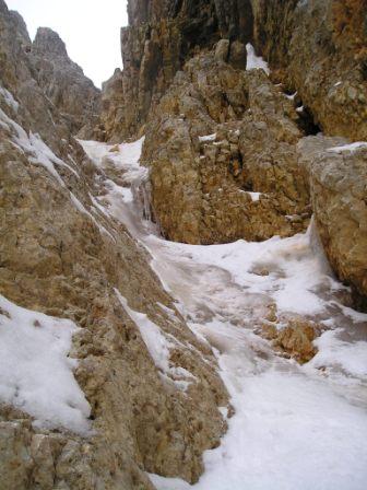 Croda Rossa d'Ampezzo, Via Grohmann, goulotte dal basso