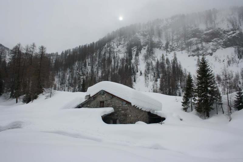 Casera di Terzera (metti un CAI alla Madonna delle Nevi)