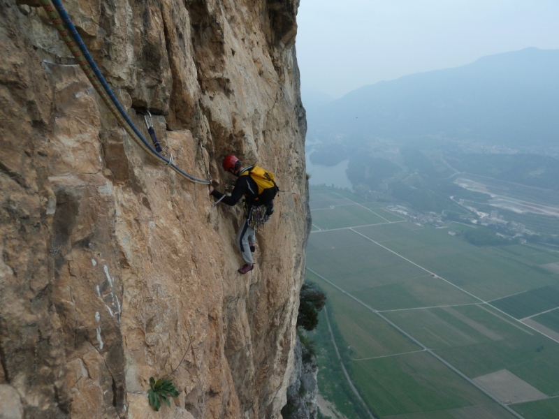 ARCO, SE LA CONOSCI LA EVITI ARCO, SE LA CONOSCI LA EVITI