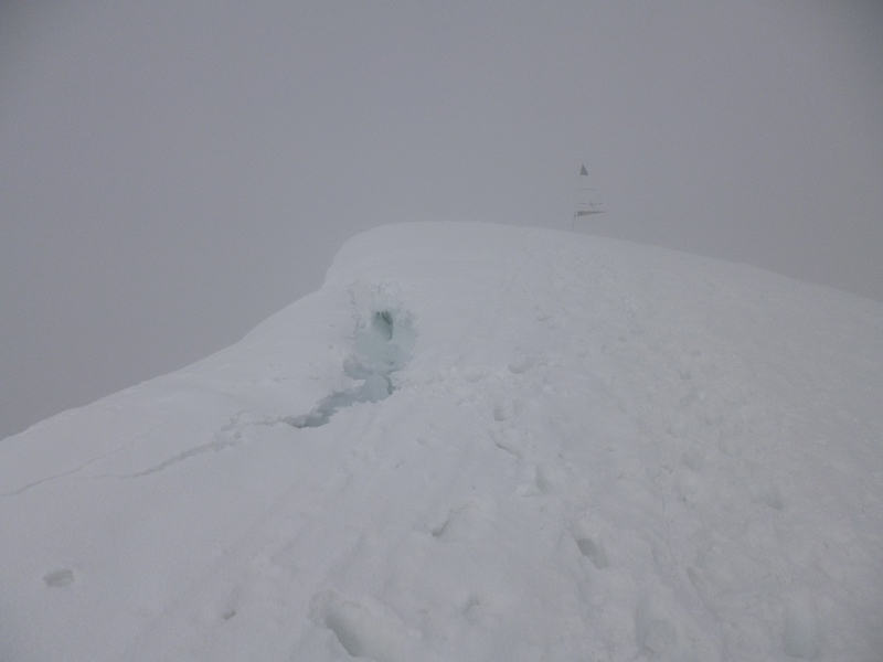 Cornice fessurata in vetta al Monte Generoso