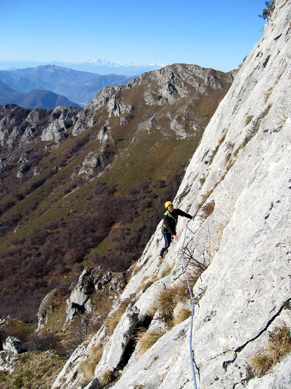 Via Cai Vedano, pilastro di Prada Via Cai Vedano, pilastro di Prada